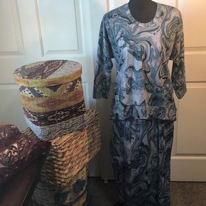 🛍 Melissa McCarthy Top and Skirt Set